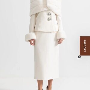 Elegant Cream Faux Fur Set